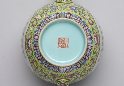 图片[3]-Teapot in yangcai enamels inscribed with imperial poems on a green ground, Qing dynasty, Jiaqing reign (1796-1820)-China Archive